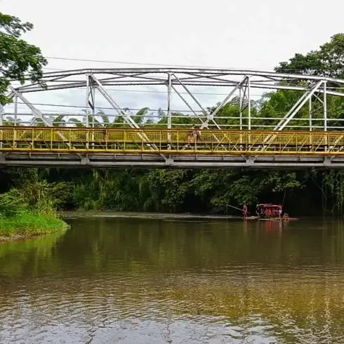Puente sobre el Río La Vieja en Quimbaya