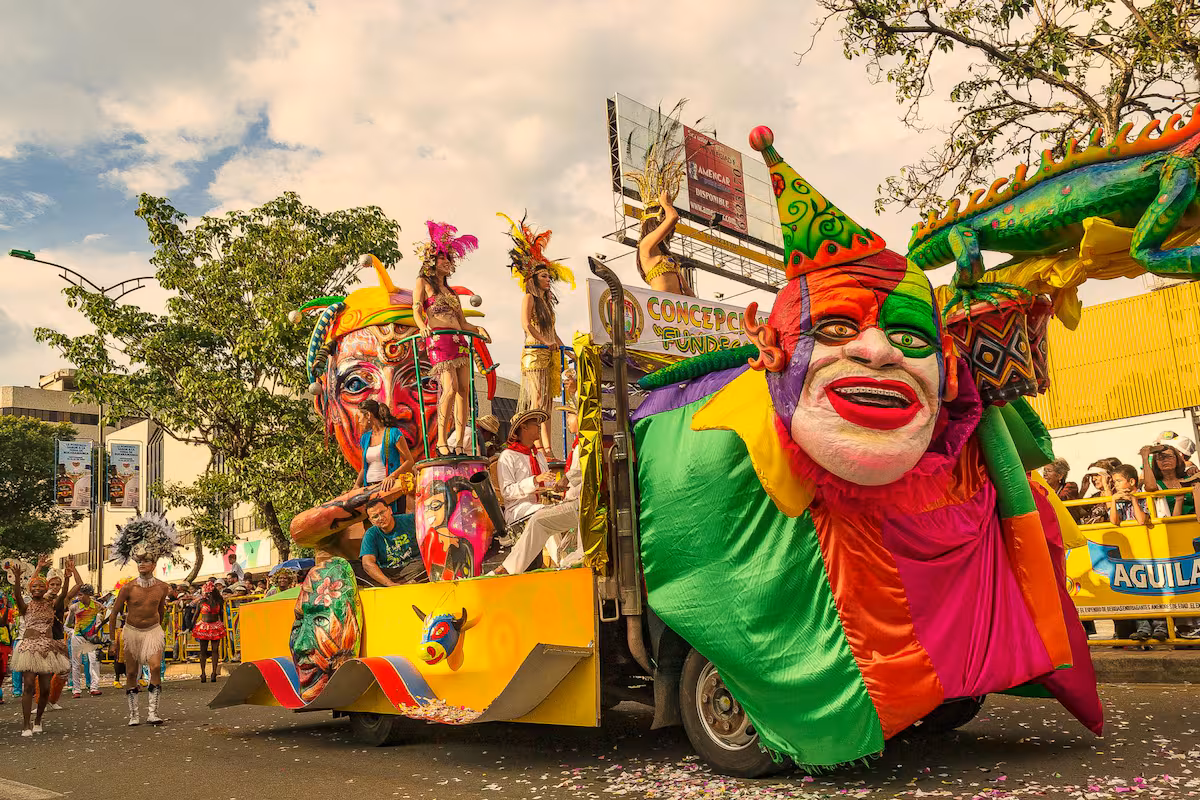 Desfile principal de la Feria Bonita en Bucaramanga, Santander